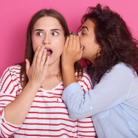 ¡Aléjate del chisme! ¡Aléjate del chisme!