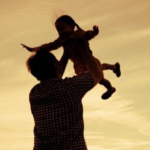 Dios también abraza a las hijas